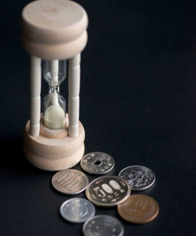 Hourglass with coins symbolizing the time-sensitive nature of workplace claims - Mercer Legal Group services.