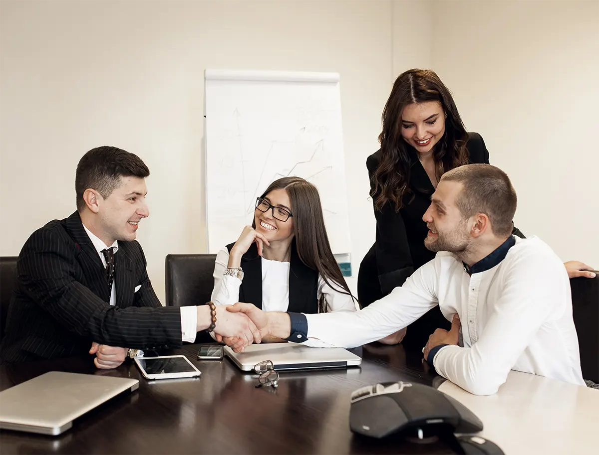 business-young-training-busines-group-img