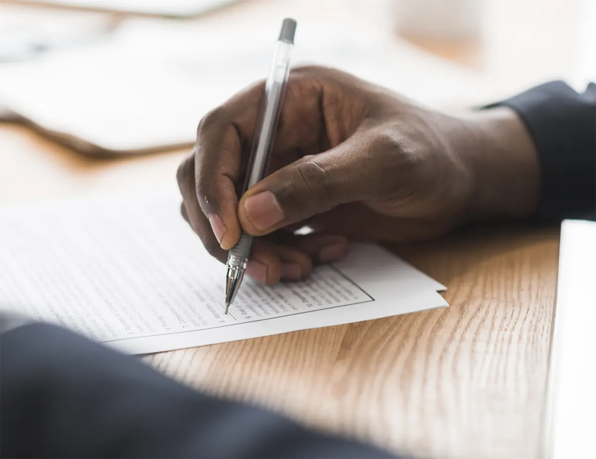 crop-businessman-signing-papers-img